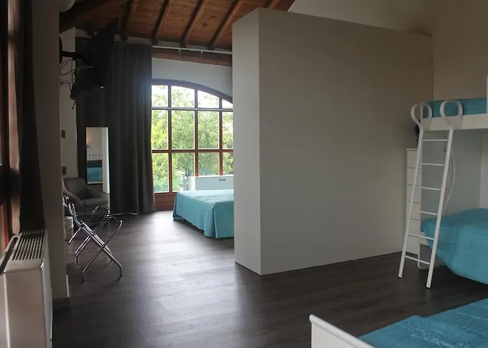 L' Antica Corte Lazzago * קומו