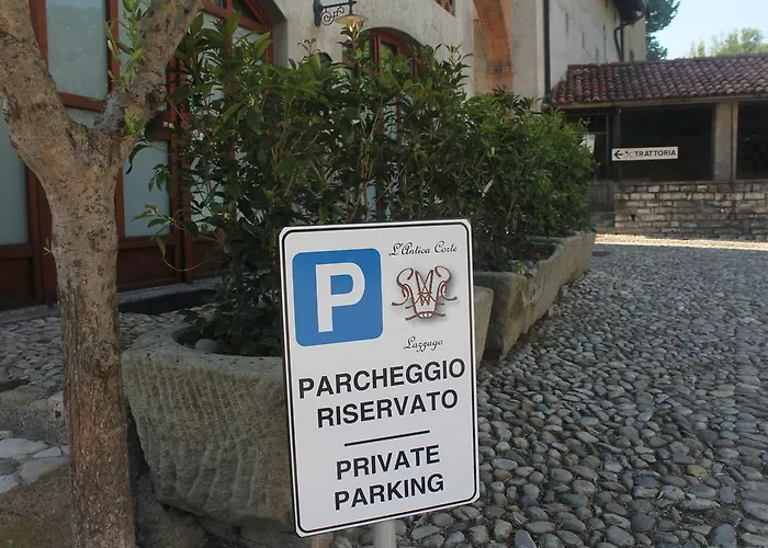 L' Antica Corte Lazzago * קומו