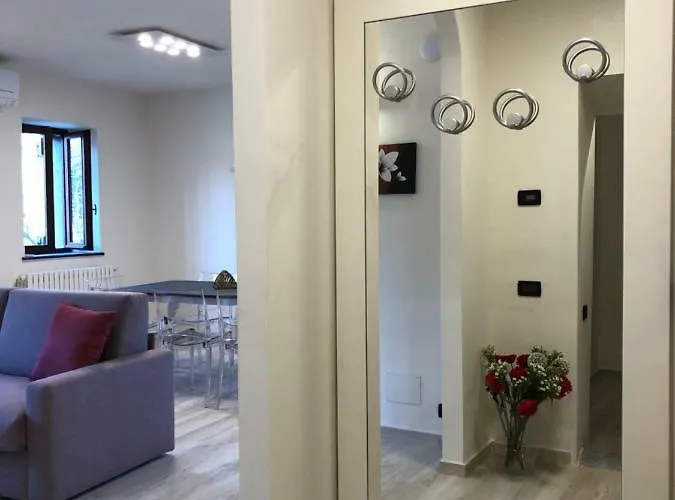 L' Antica Corte Lazzago דירה קומו